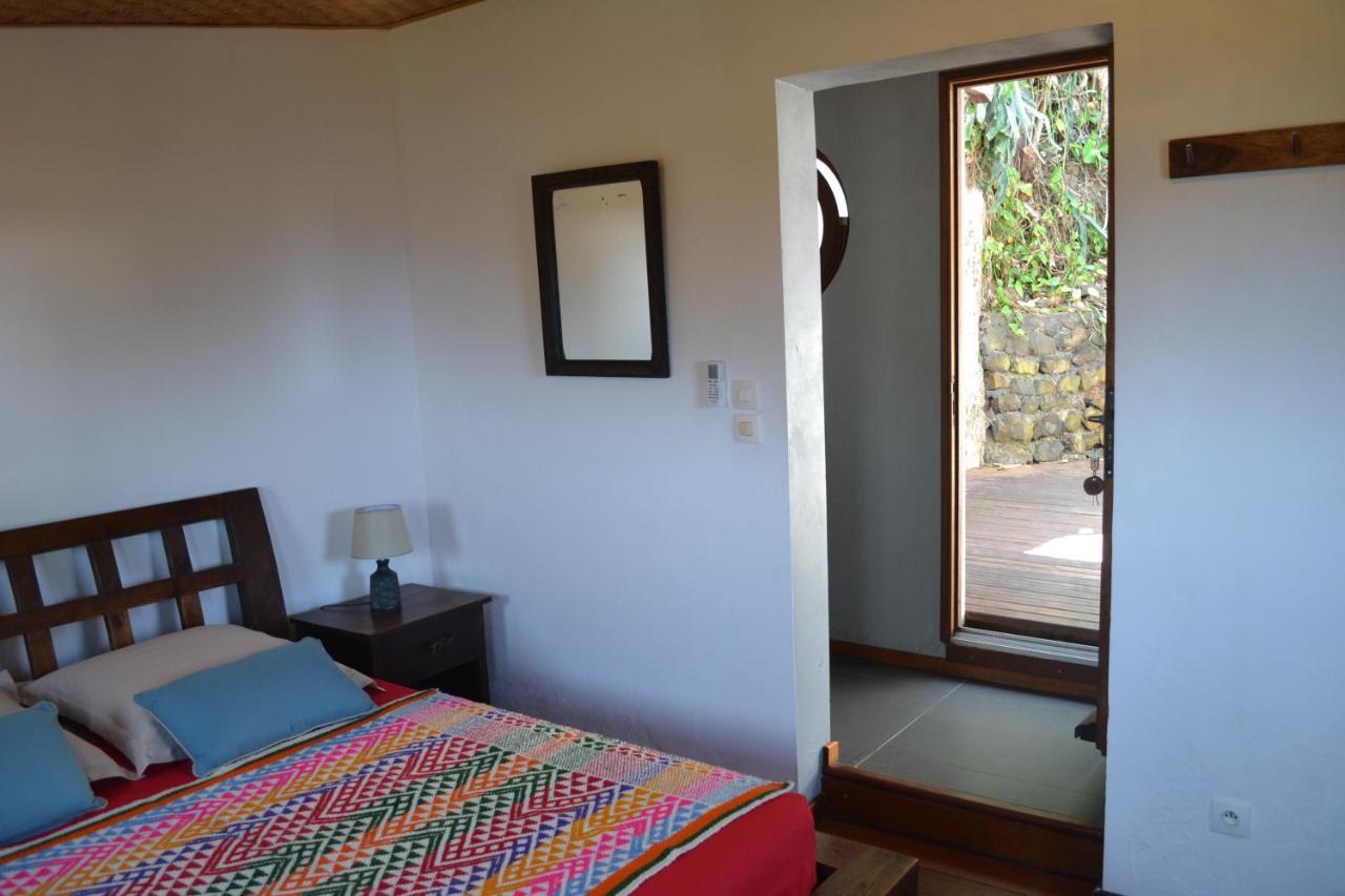 Villa Atypique Le Chat Perche De Grand Anse Petite-Ile Ngoại thất bức ảnh